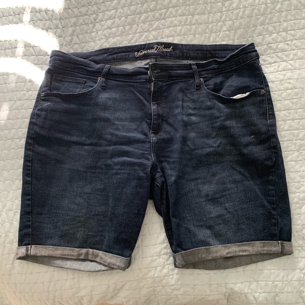 Plus size universal thread Bermuda shorts